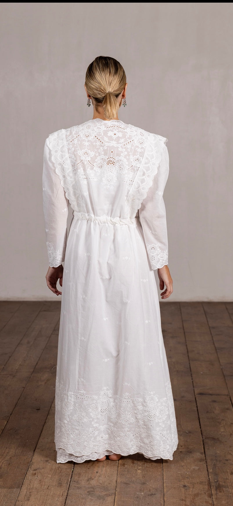 Isabella Robe